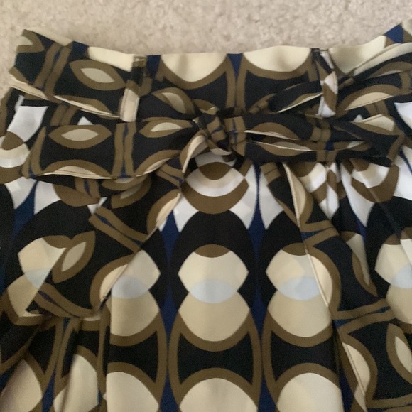 H and M Abstract patterned midi skirt - Picture 2 of 8